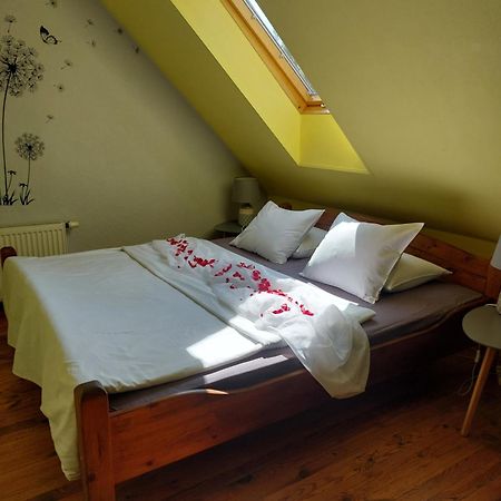 Jaun-Ievinas Hotel Rauna Bagian luar foto