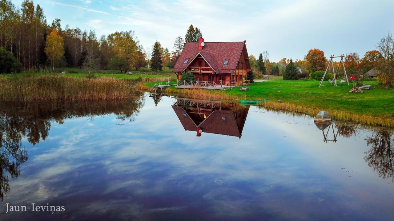 Jaun-Ievinas Hotel Rauna Bagian luar foto