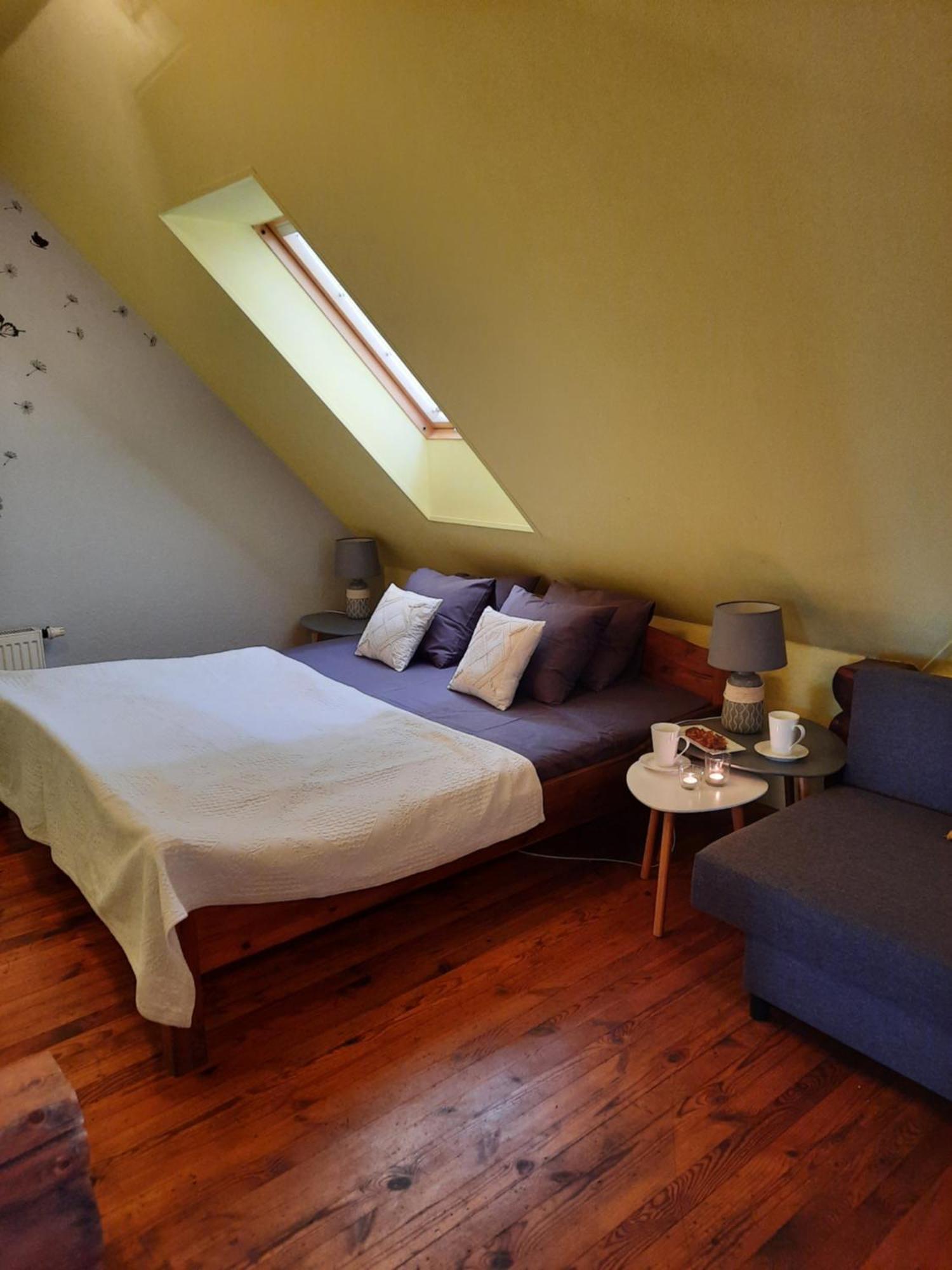 Jaun-Ievinas Hotel Rauna Bagian luar foto