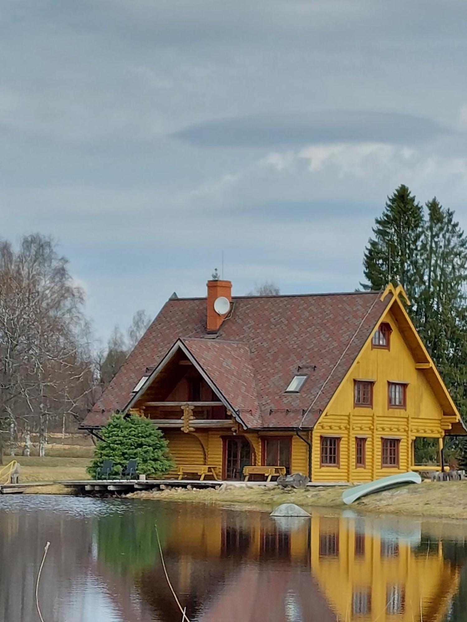 Jaun-Ievinas Hotel Rauna Bagian luar foto