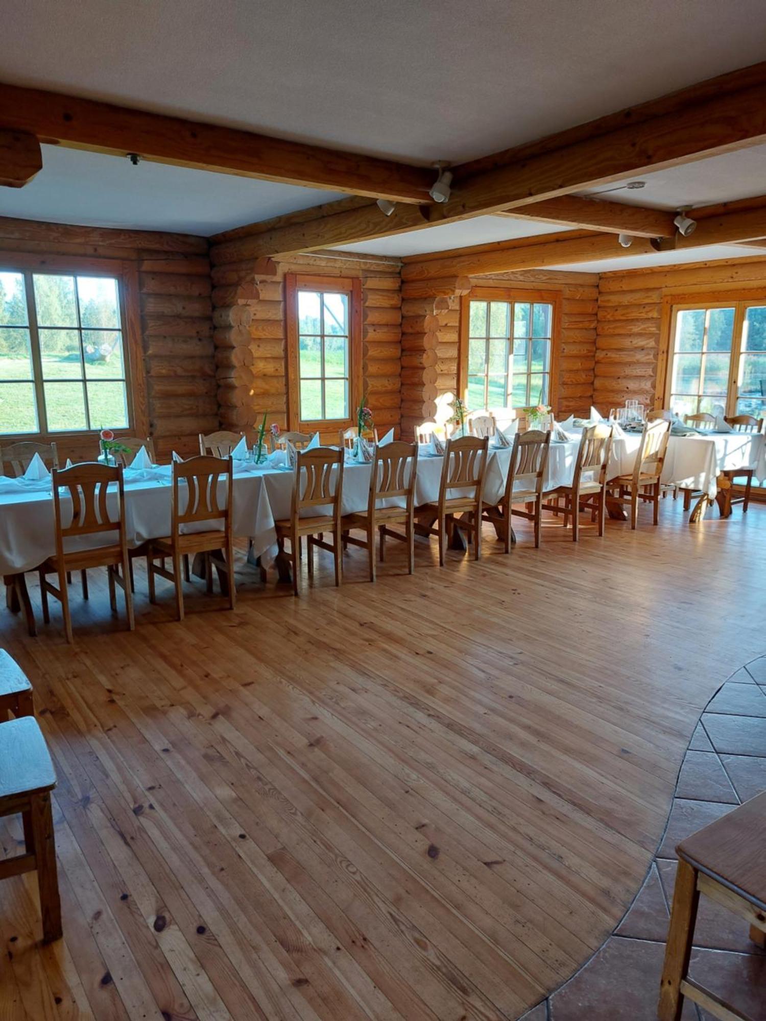 Jaun-Ievinas Hotel Rauna Bagian luar foto