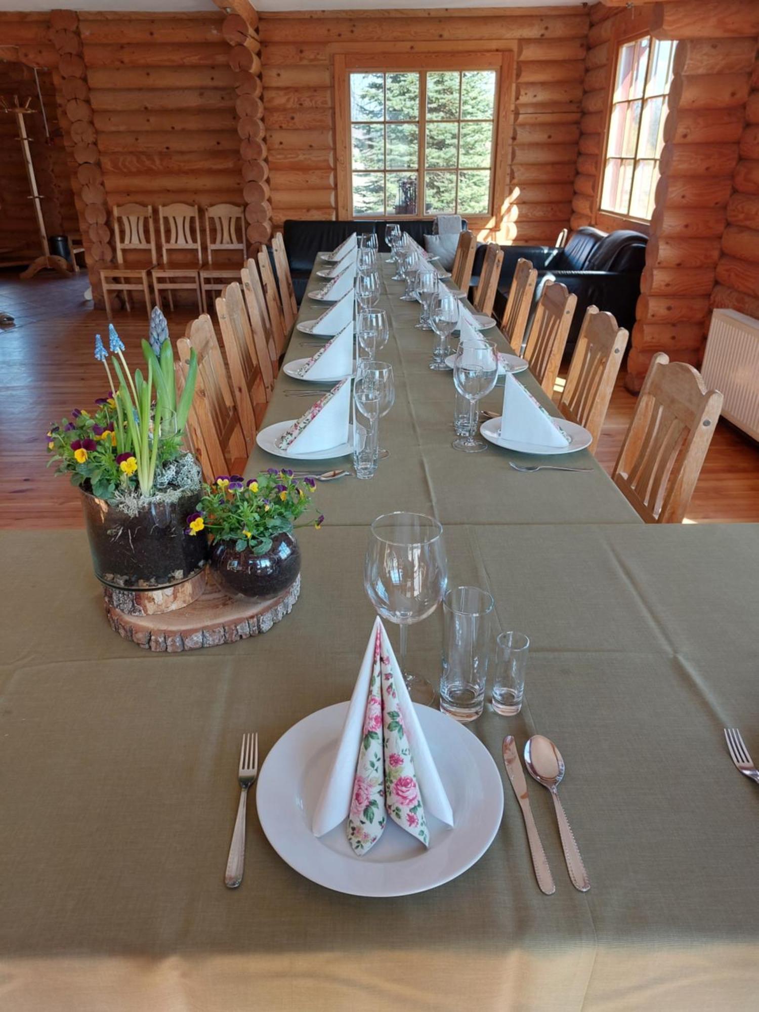 Jaun-Ievinas Hotel Rauna Bagian luar foto