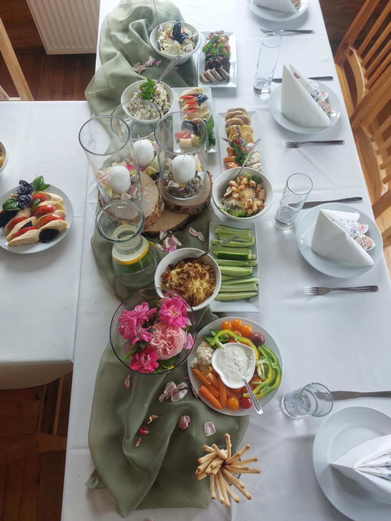 Jaun-Ievinas Hotel Rauna Bagian luar foto