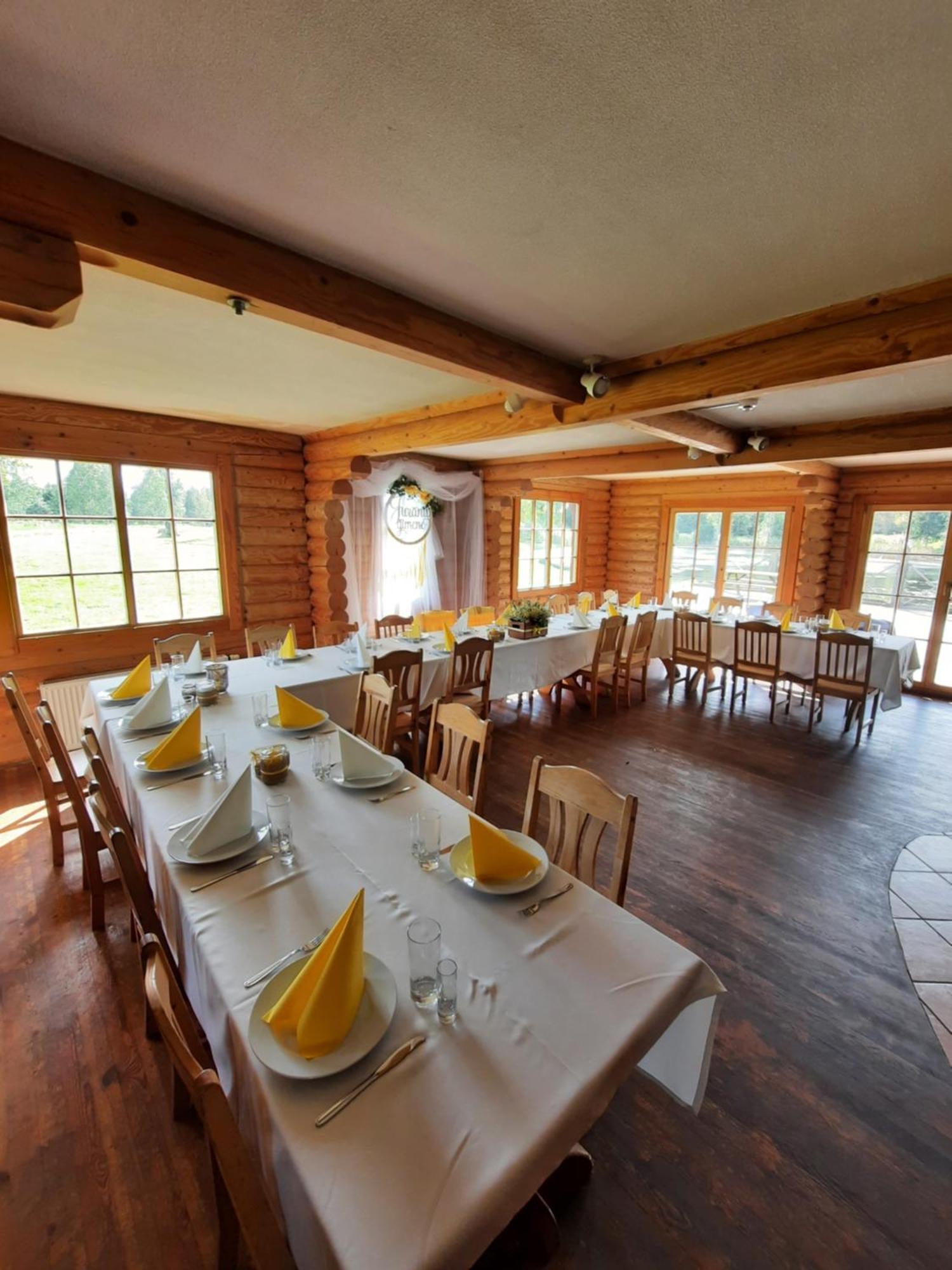 Jaun-Ievinas Hotel Rauna Bagian luar foto