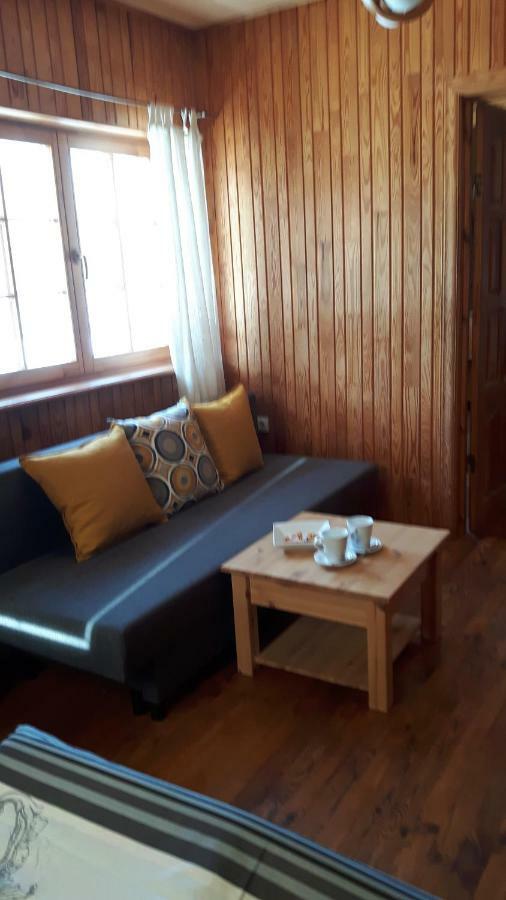 Jaun-Ievinas Hotel Rauna Bagian luar foto