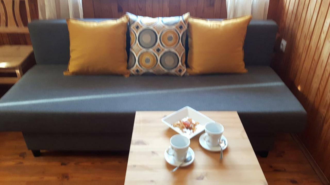 Jaun-Ievinas Hotel Rauna Bagian luar foto